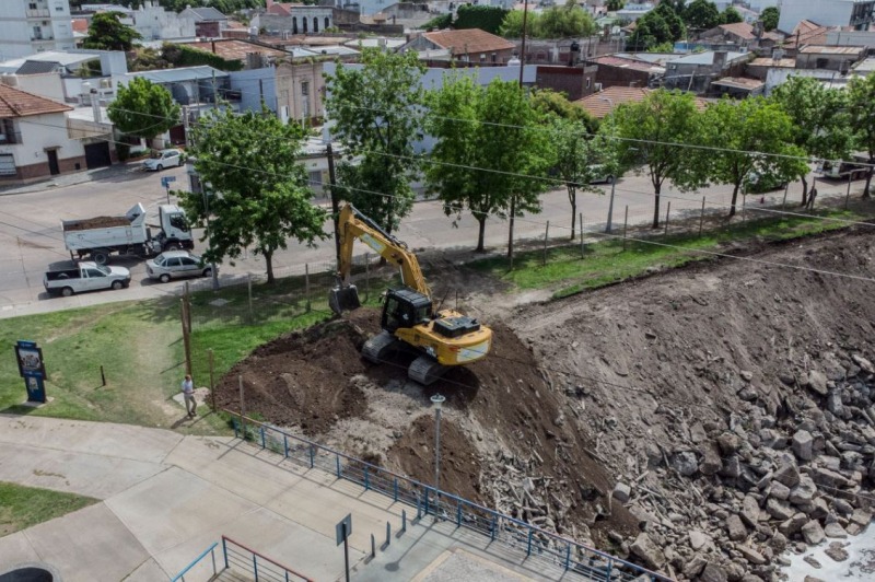 Sigue el plan de obra de contencin  de la barranca del Tapalqu